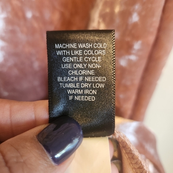 TORRID PINK VELVET LACE TRIM V-NECK CAMI SIZE 3X (22-24) - Picture 9 of 9